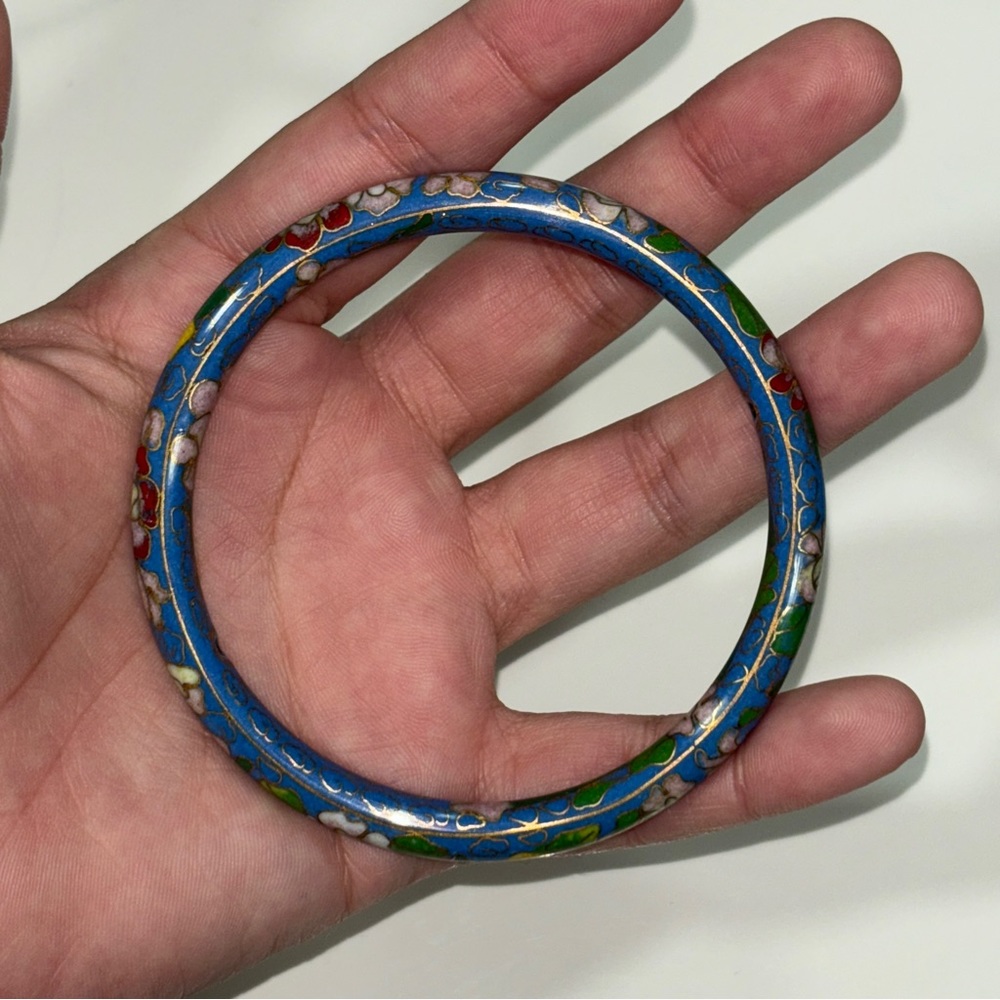 Vintage 50s - 70s medium colorful floral light blue cloisonne enamel ?? bangle